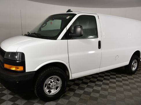 Used 2020 Chevrolet Express 2500 w/ Driver Convenience Package RWD image 10