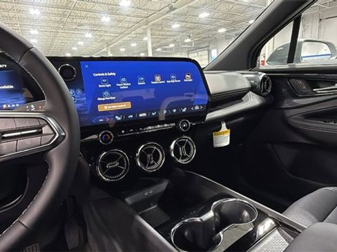 New 2025 Chevrolet Blazer EV LT image 10
