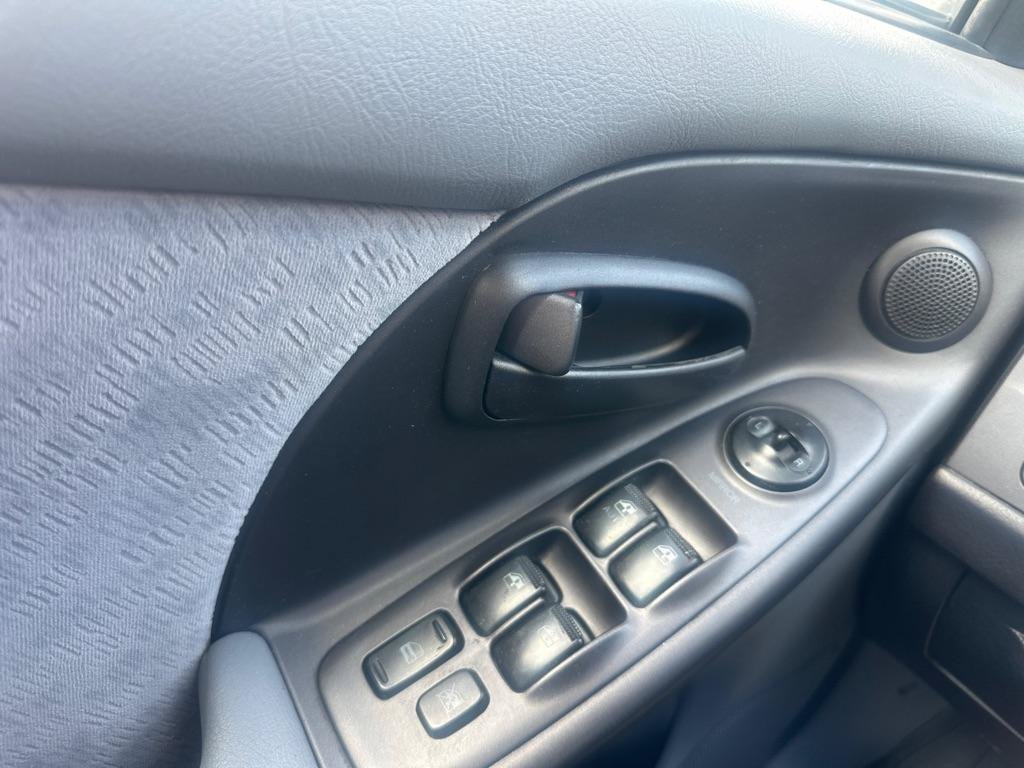 Used 2005 Hyundai Elantra GLS FWD image 39