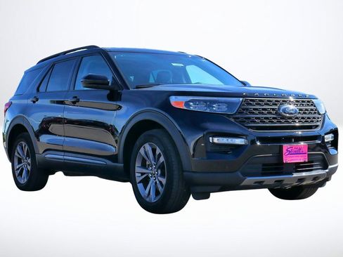 Used 2023 Ford Explorer XLT w/ Equipment Group 202A image 6