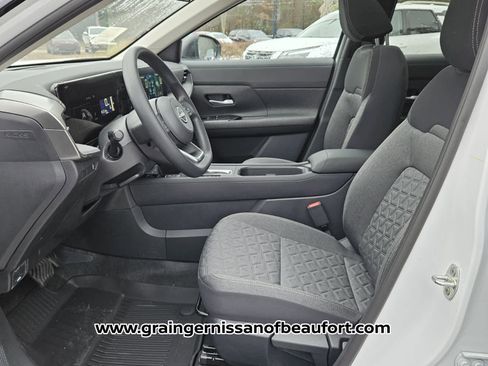 New 2026 Nissan Kicks SV w/ SV Premium Package image 3