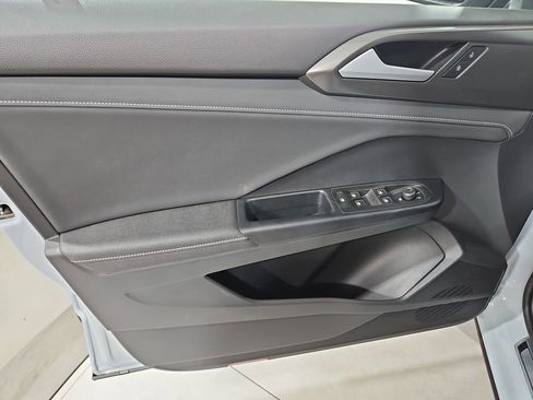 New 2026 Volkswagen Taos SE AWD/4WD image 10
