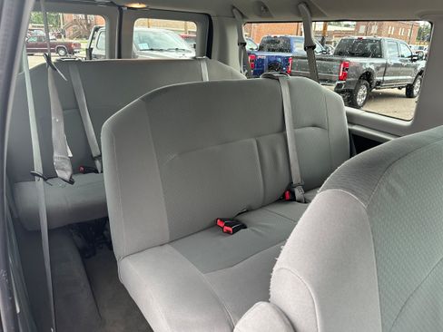 Used 2010 Ford E-350 and Econoline 350 XLT RWD image 14