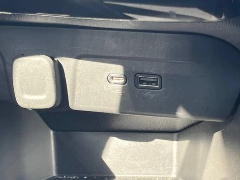 Used 2025 Chevrolet Trax LT FWD image 28