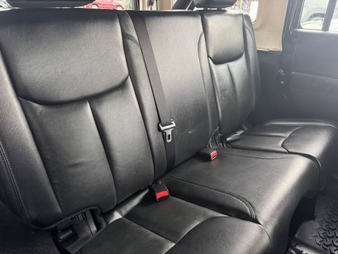 Used 2015 Jeep Wrangler Unlimited Sahara image 6