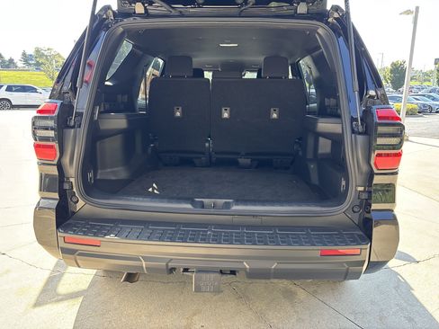 Used 2025 Toyota 4Runner SR5 AWD/4WD image 31
