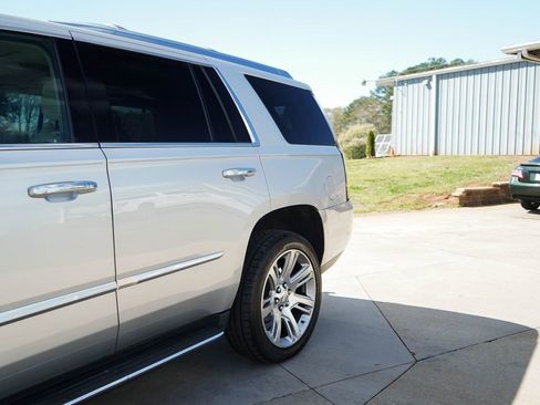 Used 2020 Cadillac Escalade Luxury image 15
