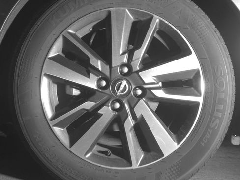 Used 2025 Nissan Versa SV FWD image 15