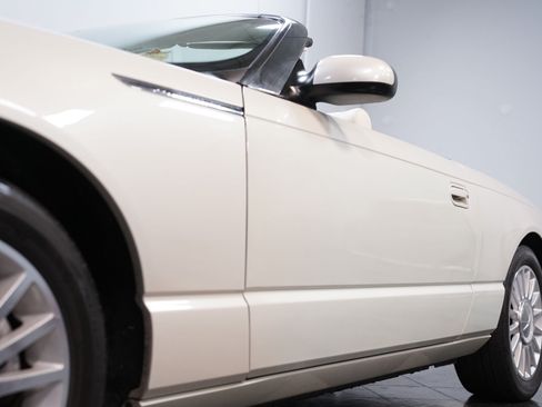 Used 2005 Ford Thunderbird 50th Anniversary RWD image 19