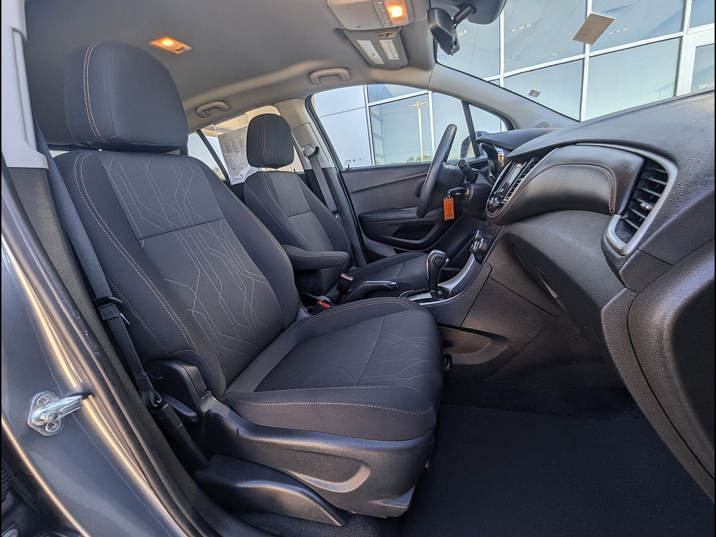Used 2020 Chevrolet Trax LT AWD/4WD image 19