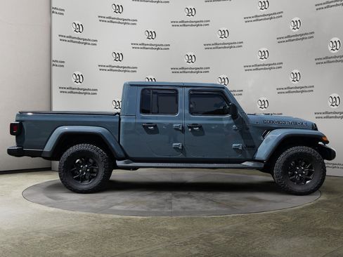 Used 2025 Jeep Gladiator Sport AWD/4WD image 6