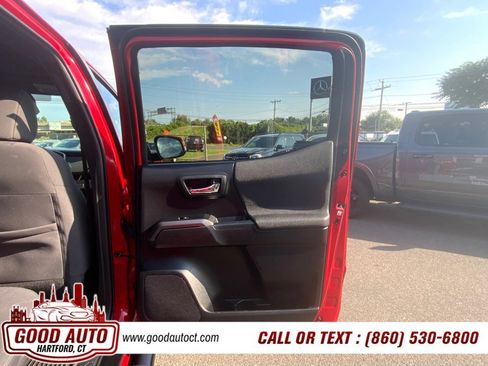 Used 2019 Toyota Tacoma TRD Sport w/ Technology Package AWD/4WD image 10