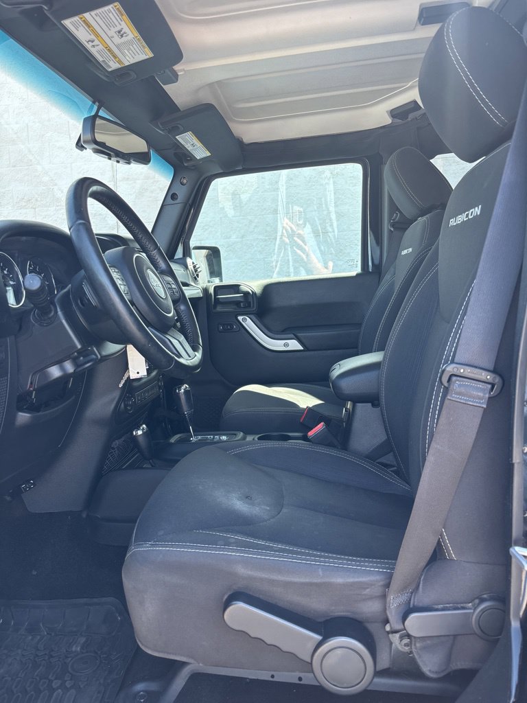 Used 2017 Jeep Wrangler Unlimited Rubicon w/ Cold Weather Group AWD/4WD image 6
