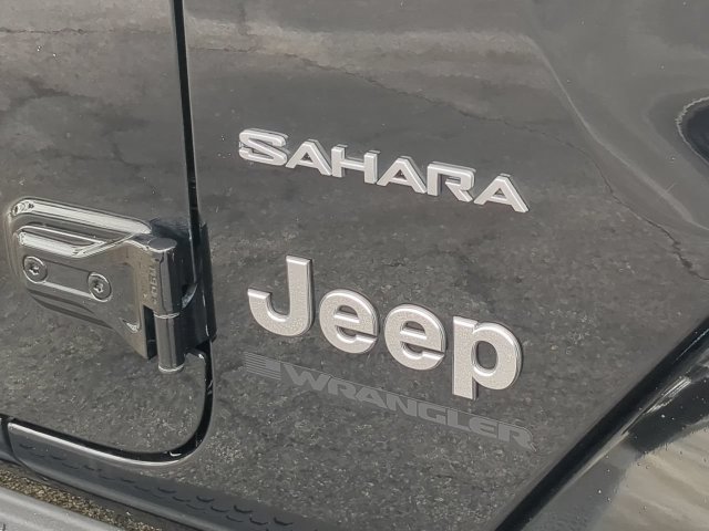 Used 2023 Jeep Wrangler Unlimited Sahara w/ Cold Weather Group AWD/4WD image 13
