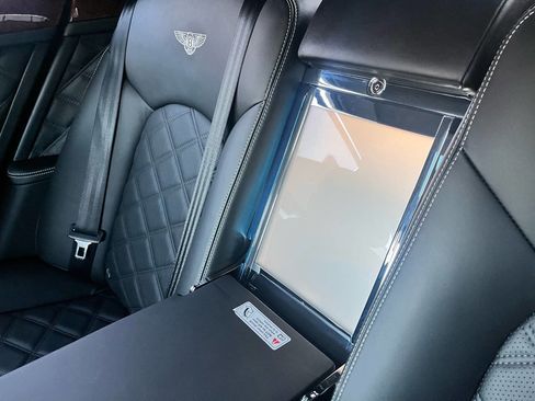 Used 2014 Bentley Mulsanne image 23