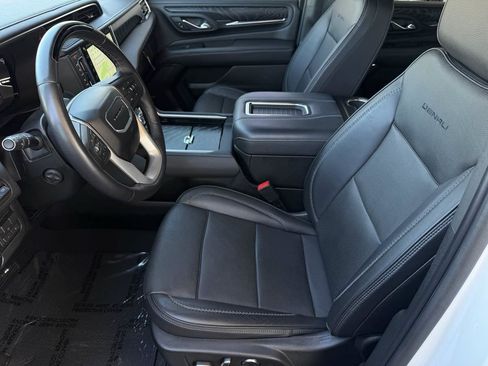 Used 2023 GMC Yukon XL Denali w/ Advanced Technology Package AWD/4WD image 14