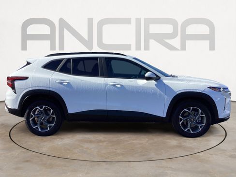 Used 2025 Chevrolet Trax LT w/ LT Convenience Package image 15