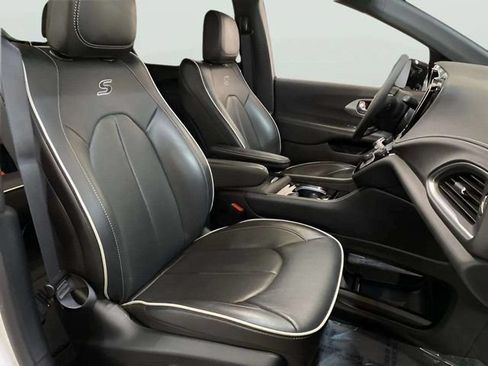 Used 2026 Chrysler Pacifica Limited w/ S Appearance Package FWD image 60