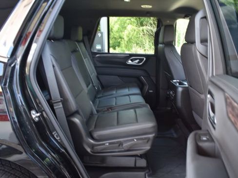 Used 2022 Chevrolet Tahoe LT w/ Luxury Package RWD image 18