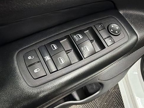 Used 2017 Jeep Grand Cherokee Altitude RWD image 26