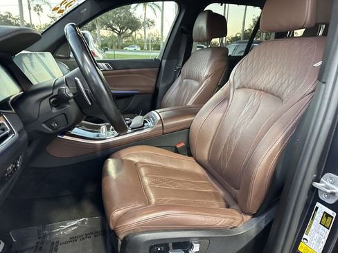 Used 2022 BMW X5 M50i image 11