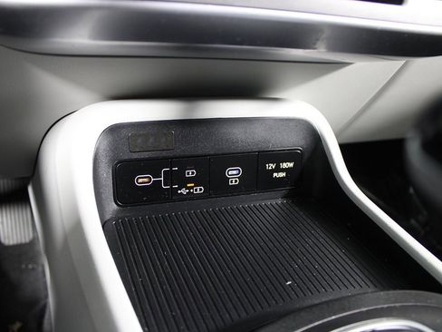 Used 2025 Hyundai Kona SEL FWD image 19
