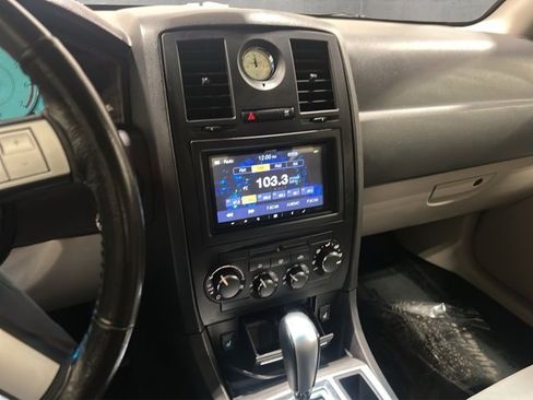 Used 2006 Chrysler 300 C image 17