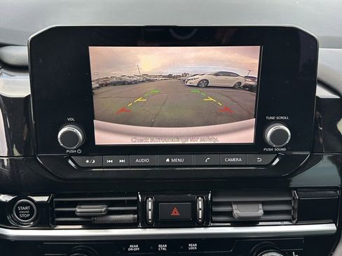 Used 2022 Nissan Pathfinder SV image 34