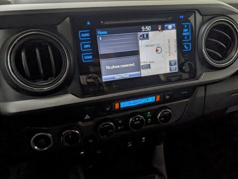 Used 2017 Toyota Tacoma TRD Sport AWD/4WD image 11