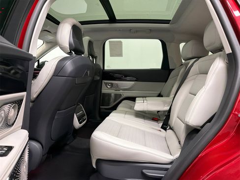 New 2026 Lincoln Nautilus Reserve image 19