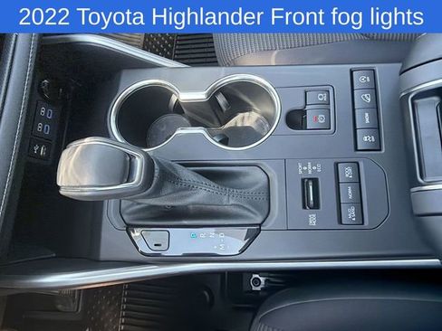 Used 2022 Toyota Highlander LE AWD/4WD image 27
