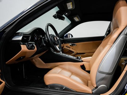 Used 2018 Porsche 911 Carrera GTS RWD image 18