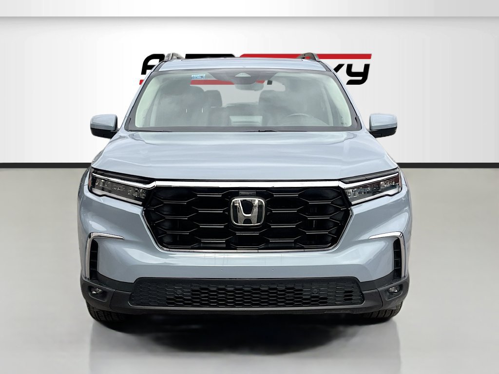 Used 2023 Honda Pilot Touring image 2