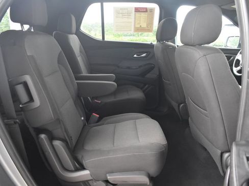 Used 2023 Chevrolet Traverse LT FWD image 16