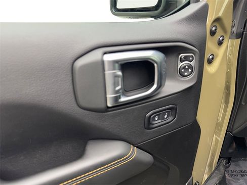 Used 2025 Jeep Gladiator Sport w/ Premium Package image 34