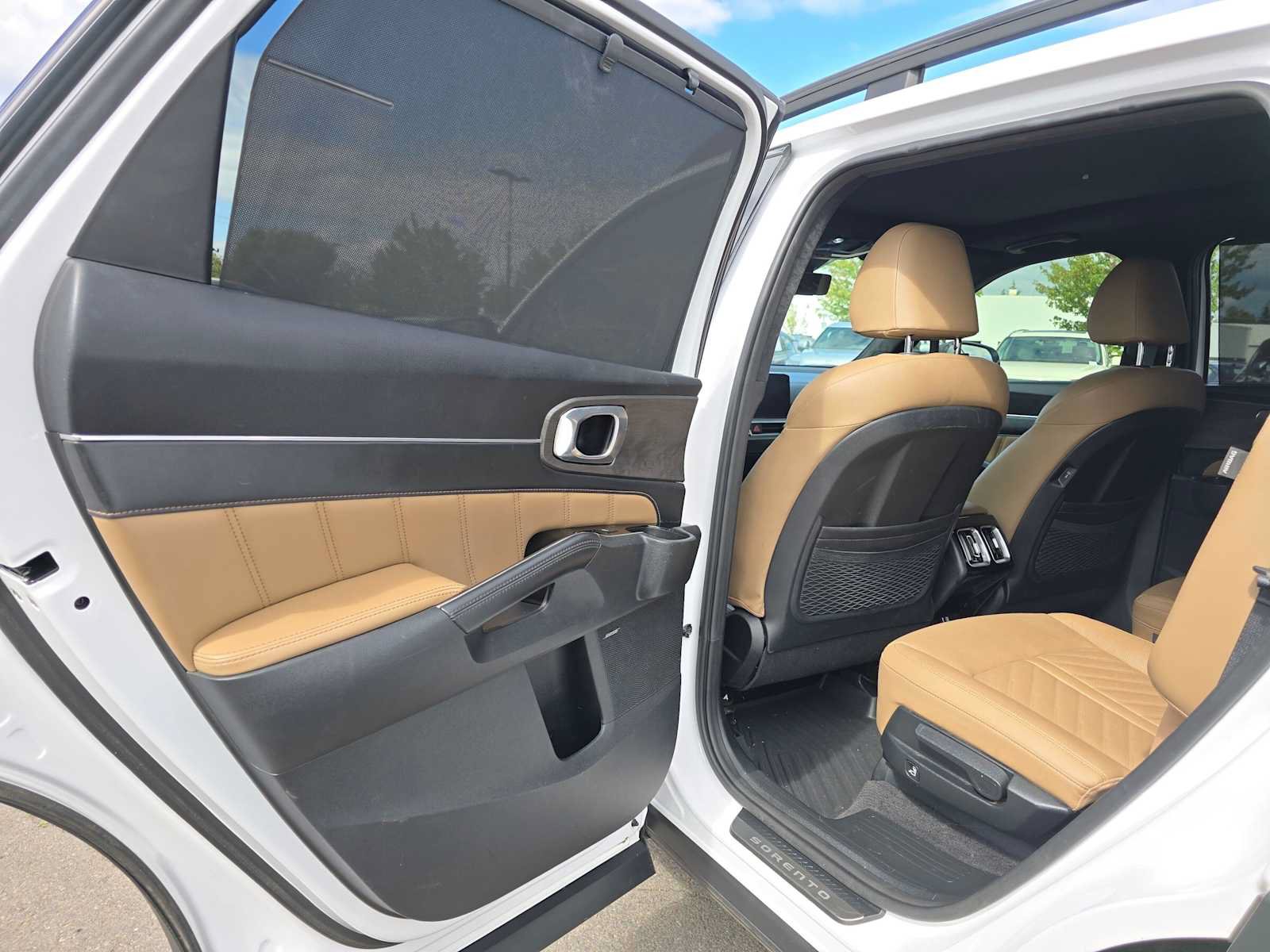 Used 2024 Kia Sorento SX Prestige w/ Olive Brown Leather Package AWD/4WD image 18