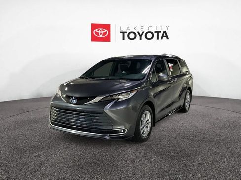 New 2025 Toyota Sienna Limited image 1