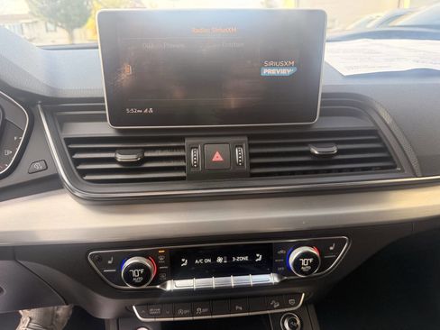 Used 2018 Audi SQ5 Premium Plus w/ Navigation Package image 16