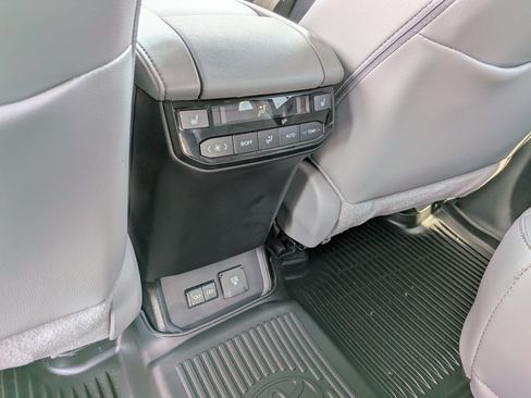 Certified 2025 Toyota Highlander Platinum AWD/4WD image 23
