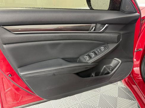 Used 2018 Honda Accord Sport image 14