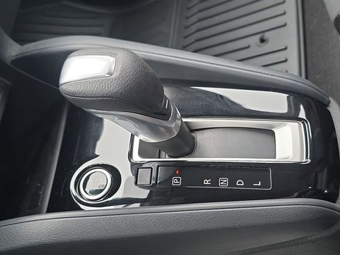 New 2025 Nissan Versa SR w/ Trunk Package image 20