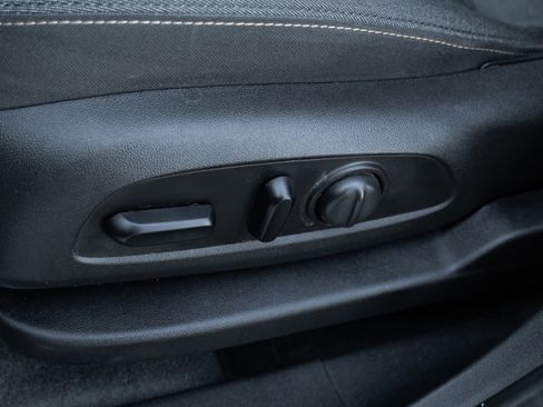 Used 2018 Chevrolet Equinox LT image 18