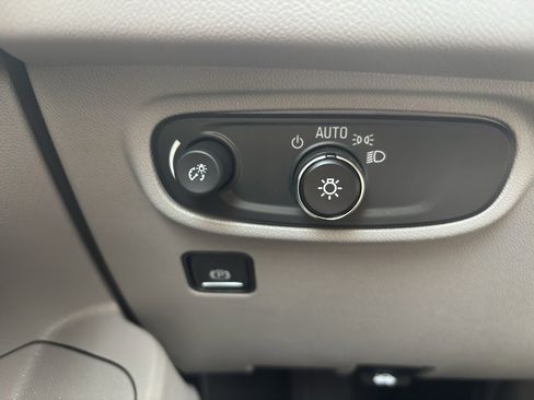 Used 2023 GMC Terrain SLE w/ Driver Convenience Package image 26