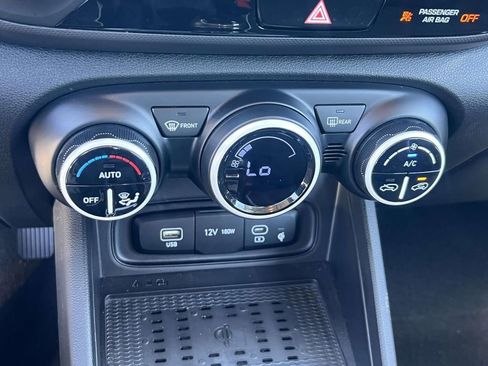 Used 2024 Hyundai Venue Limited FWD image 29