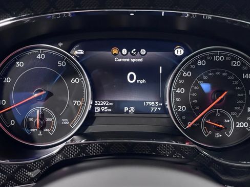Used 2020 Bentley Bentayga AWD/4WD image 16