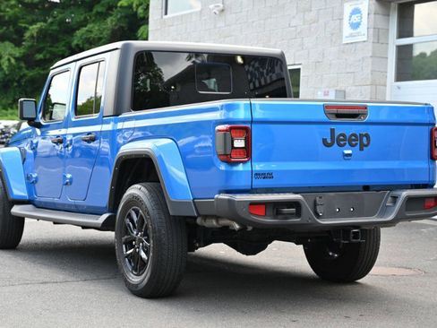 Used 2022 Jeep Gladiator Sport AWD/4WD image 4