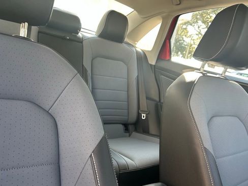 Used 2025 Volkswagen Jetta SE w/ Sunroof Package image 33