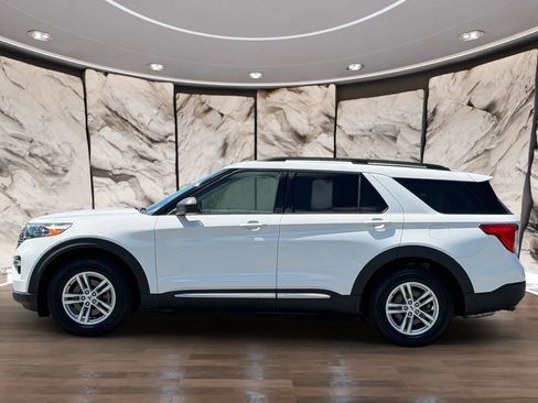 Used 2020 Ford Explorer XLT w/ Equipment Group 202A AWD/4WD image 11