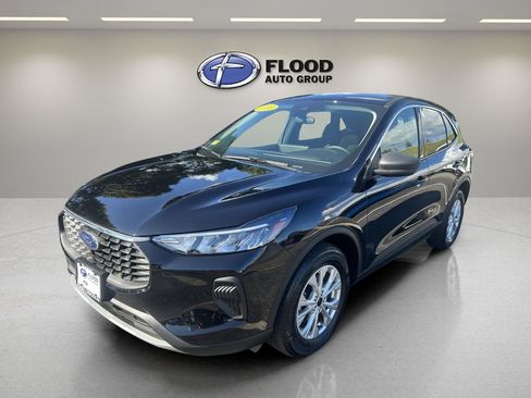 Used 2023 Ford Escape Active w/ Tech Pack #1 AWD/4WD image 3