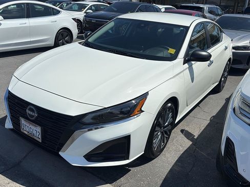 Used 2025 Nissan Altima 2.5 SV FWD image 21